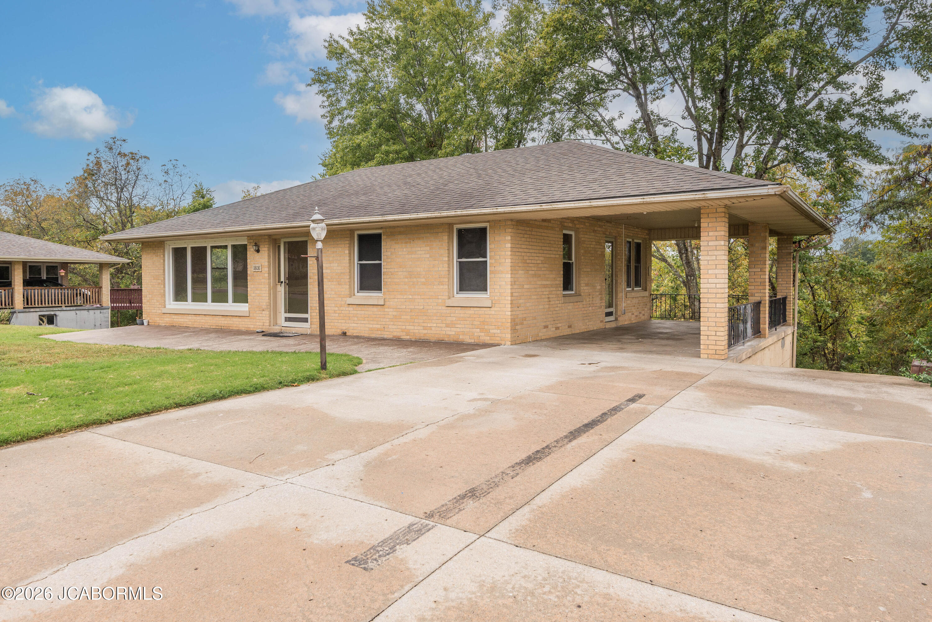 1808 OVERLOOK DRIVE