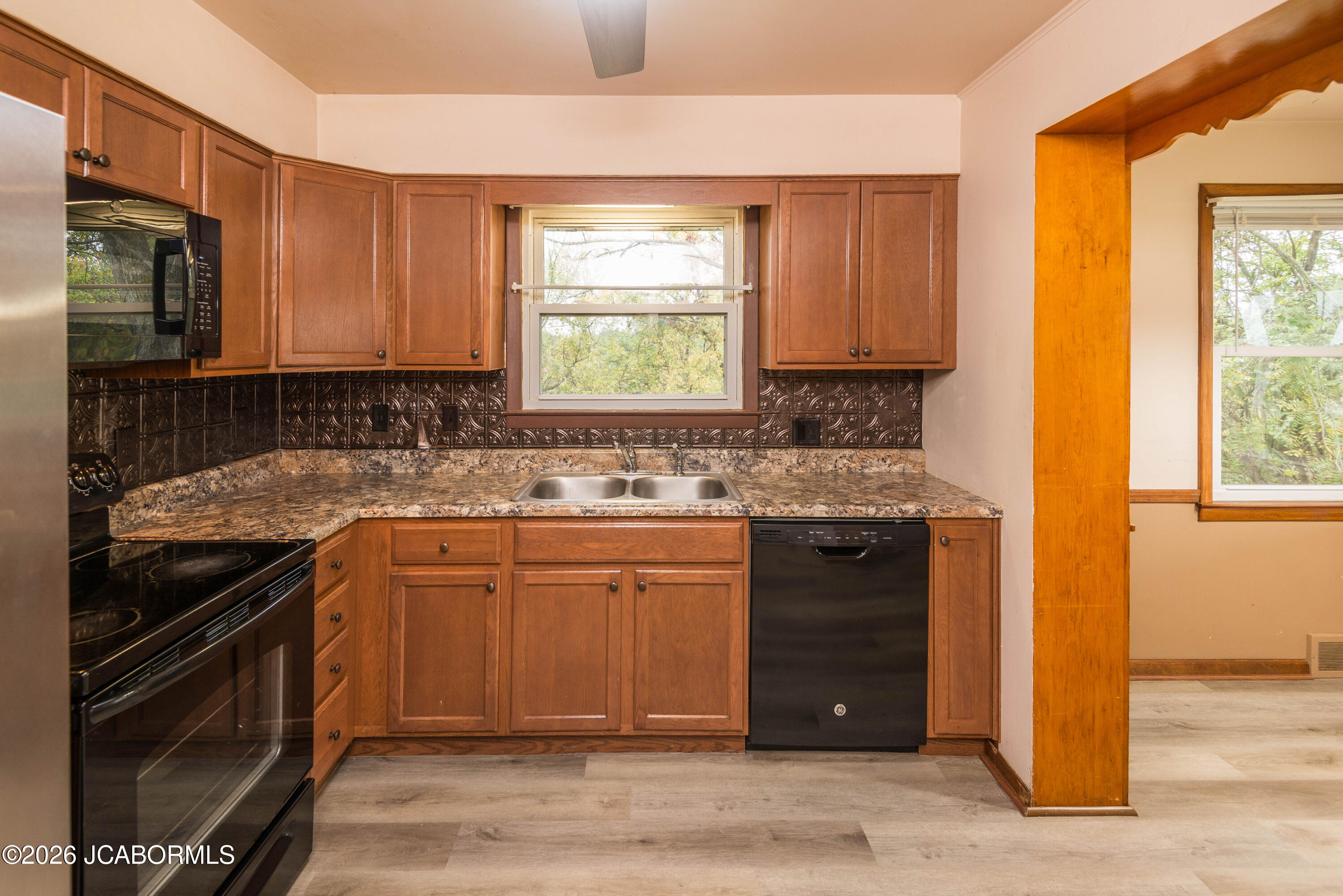 1808 OVERLOOK DRIVE