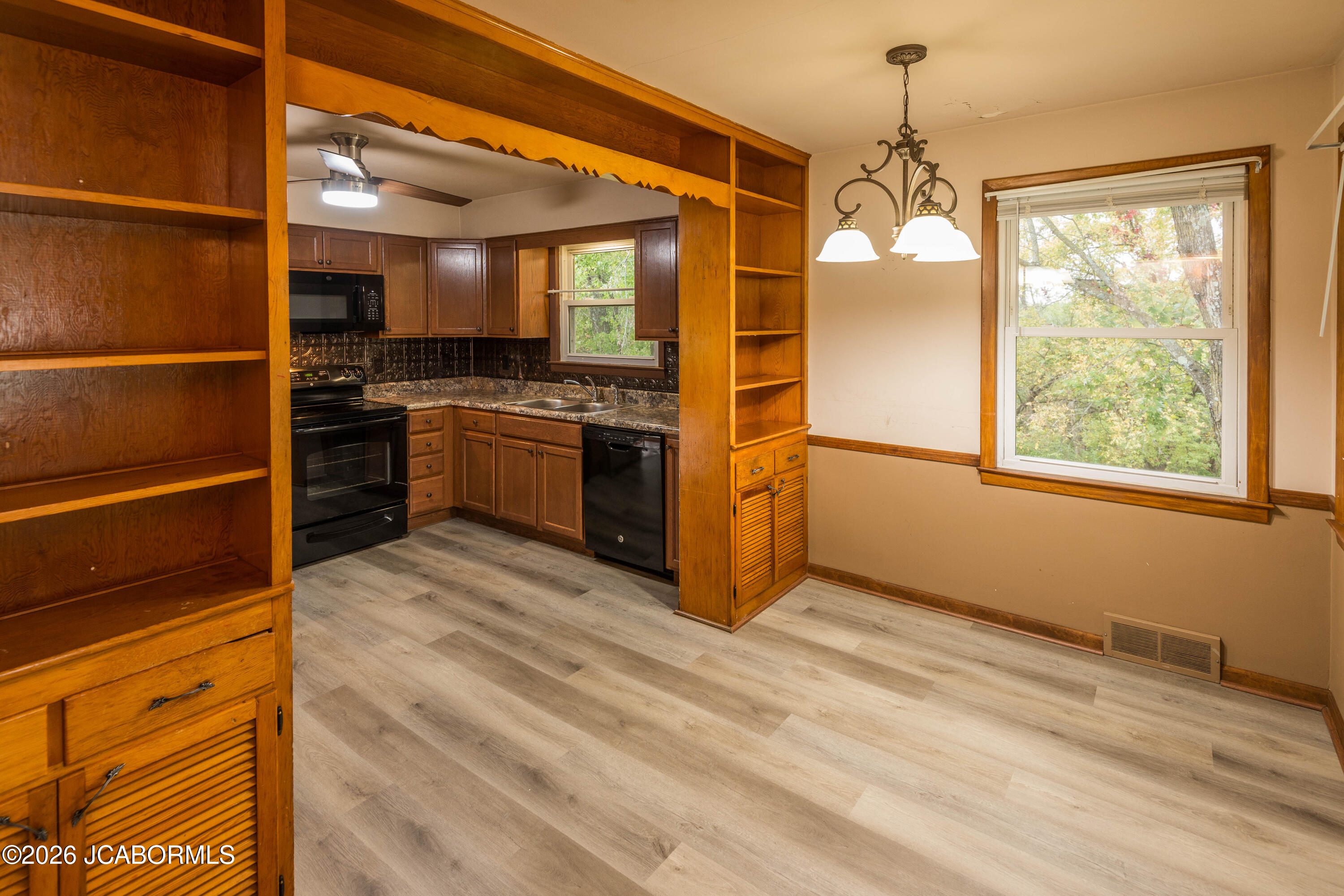 1808 OVERLOOK DRIVE