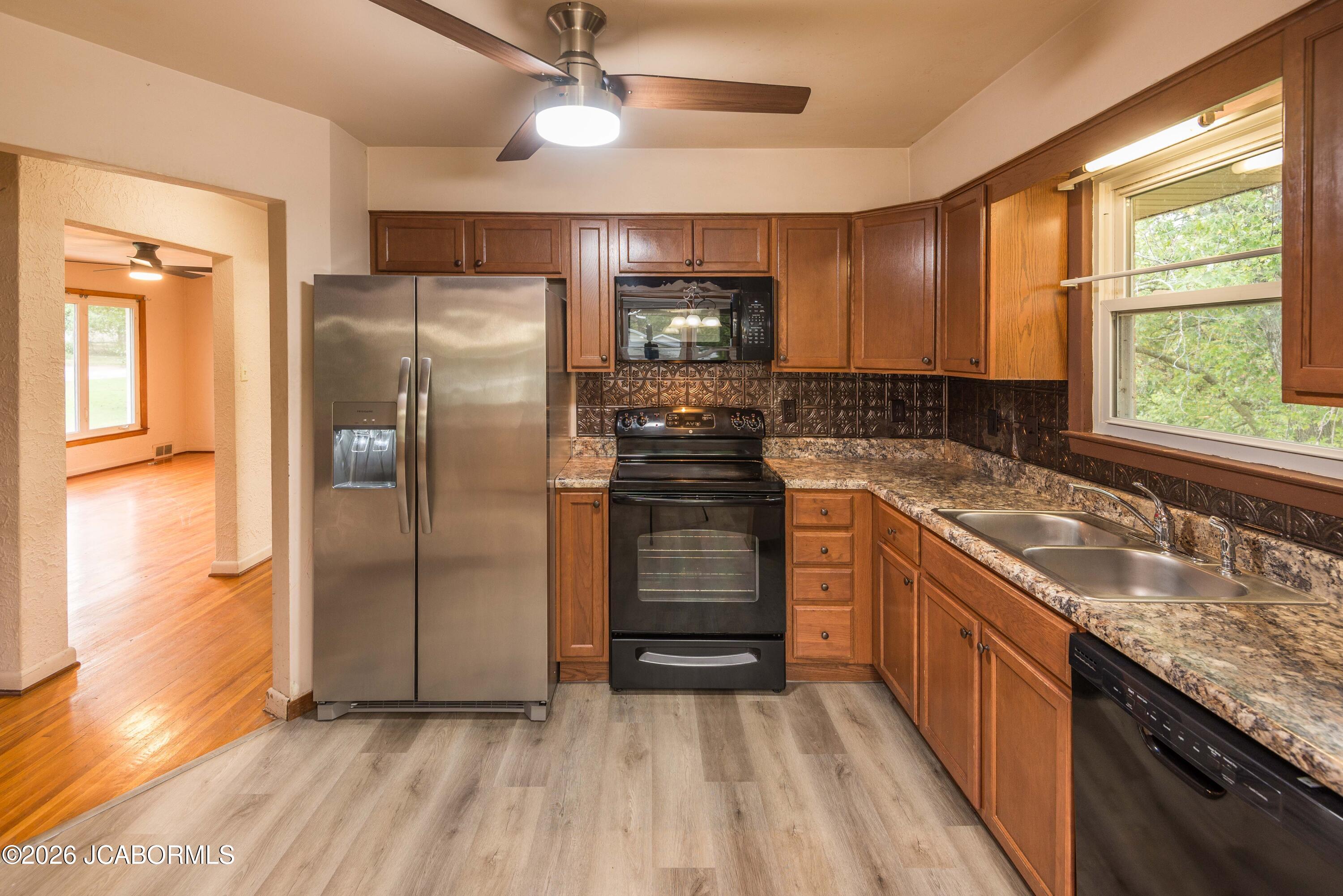 1808 OVERLOOK DRIVE