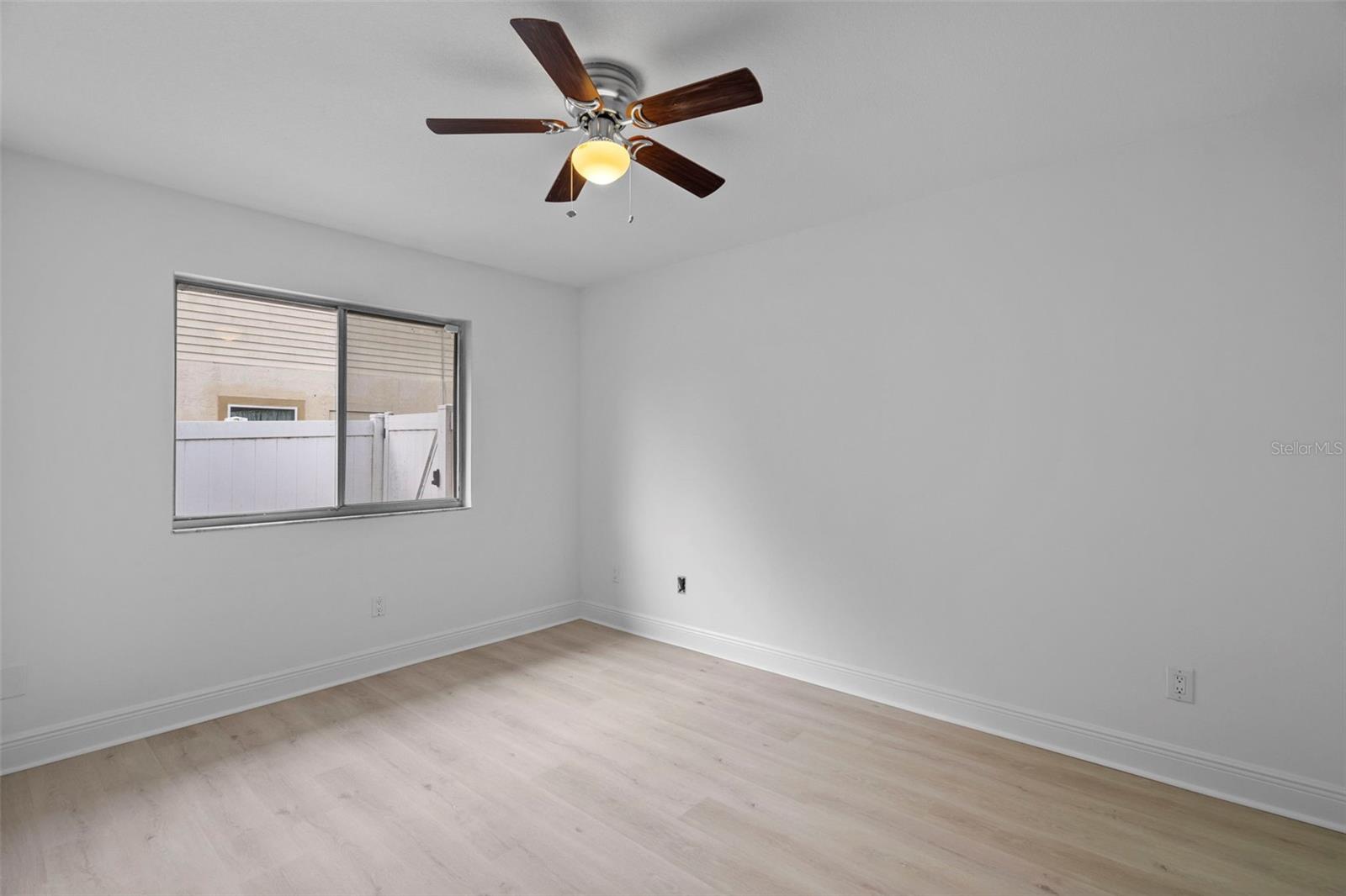 211 S DEERWOOD AVE