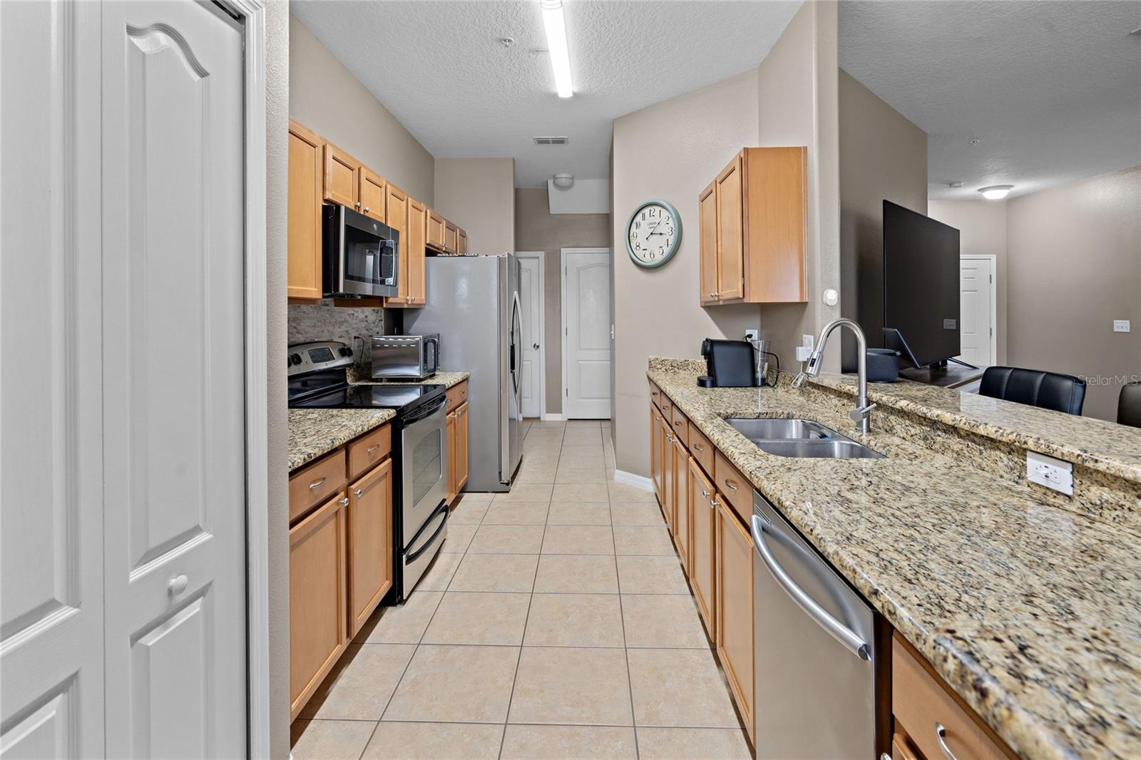 1383 PRIORY CIR