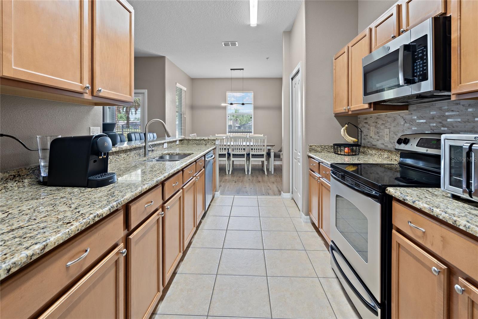1383 PRIORY CIR