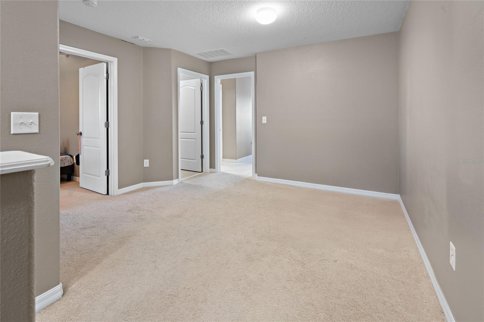 1383 PRIORY CIR