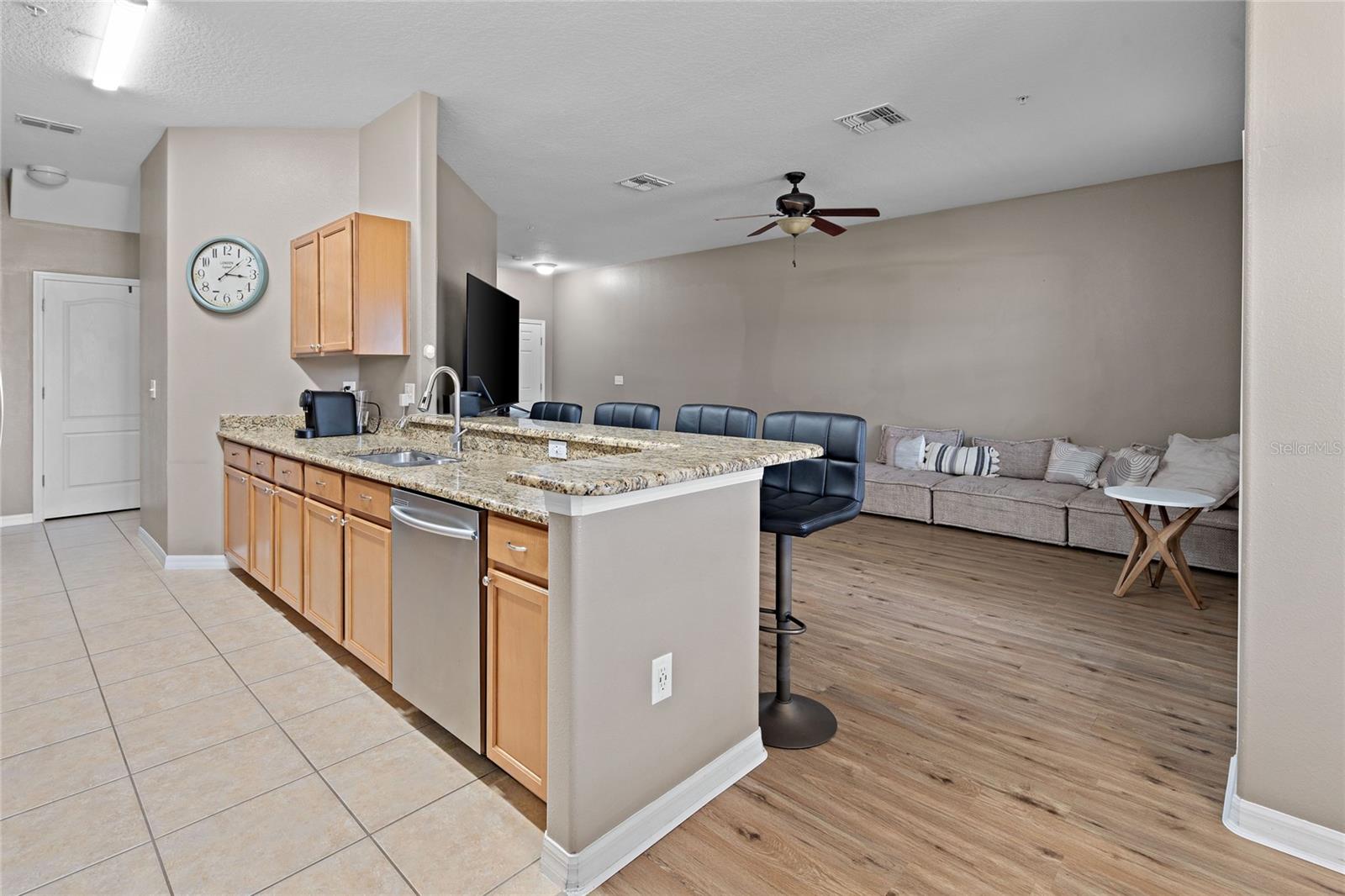 1383 PRIORY CIR