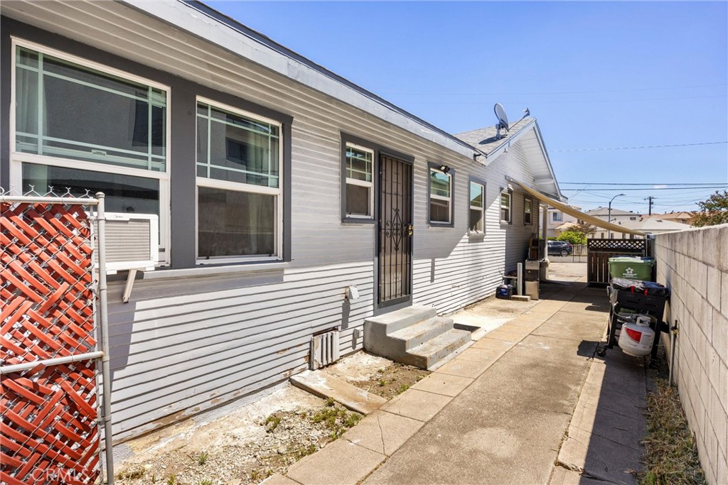 903 N 1st