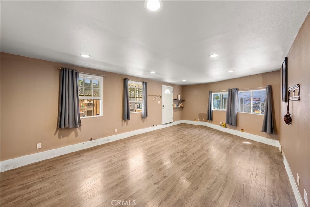 903 N 1st