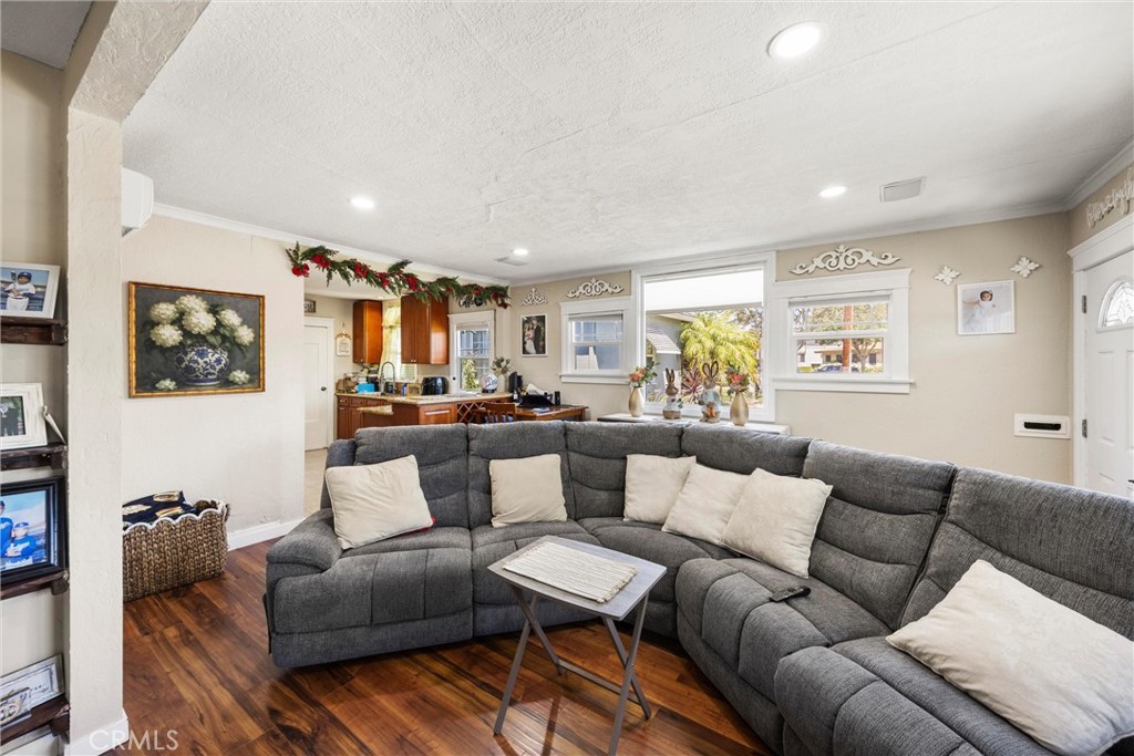 903 N 1st