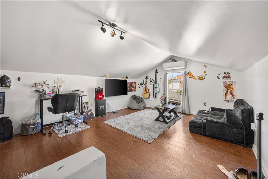 903 N 1st