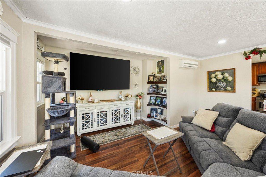 903 N 1st
