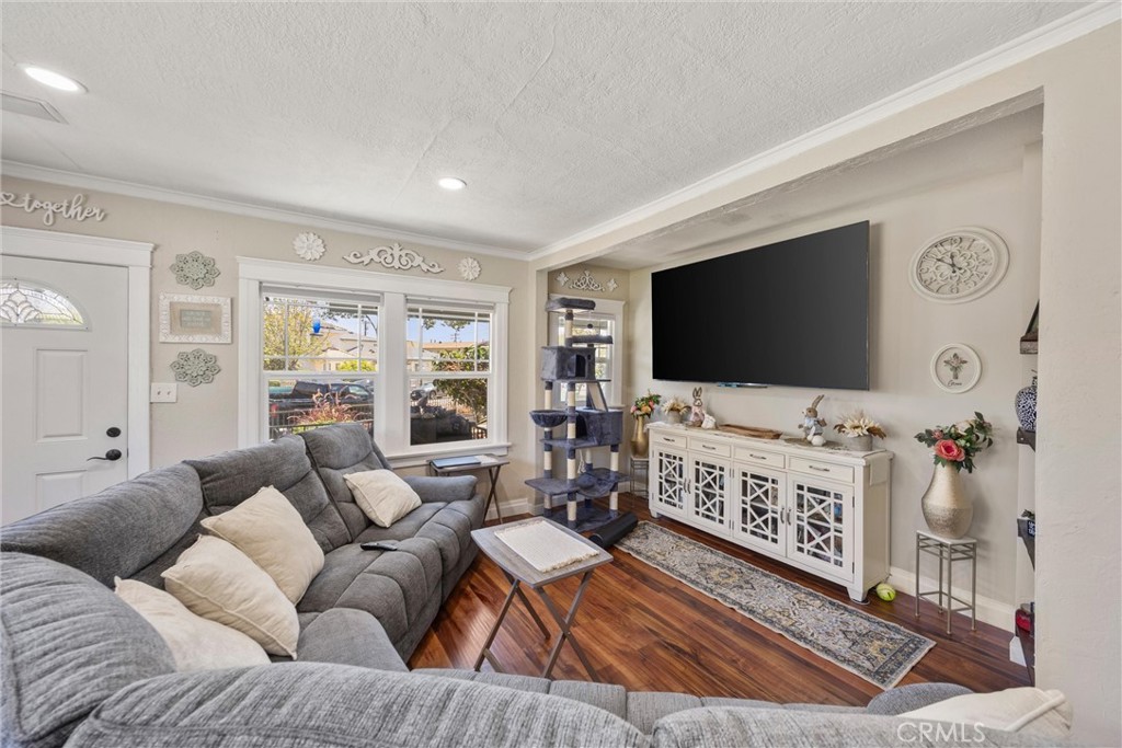 903 N 1st