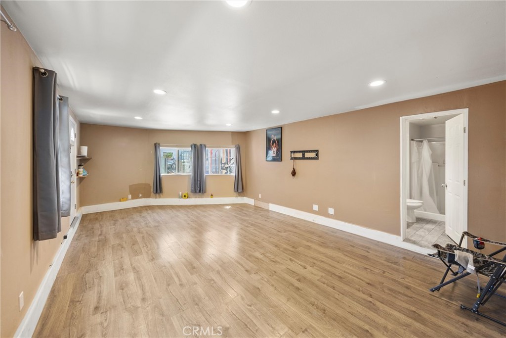903 N 1st