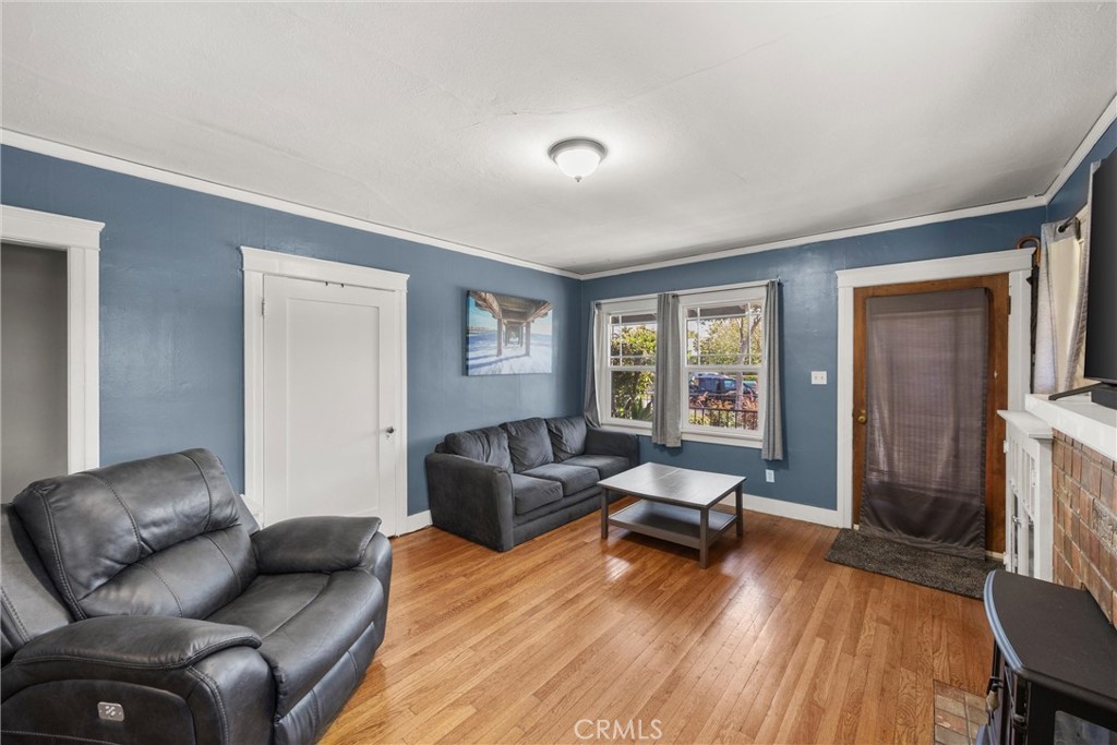 903 N 1st