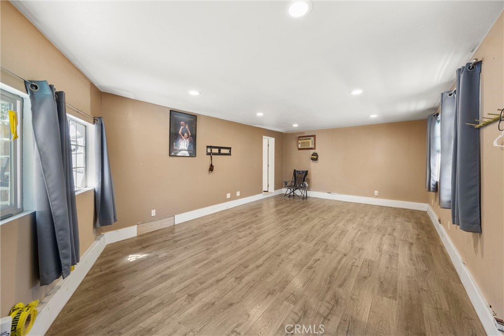 903 N 1st