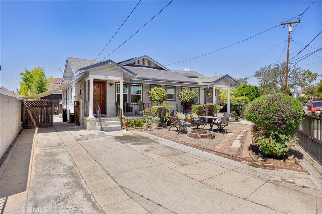 903 N 1st