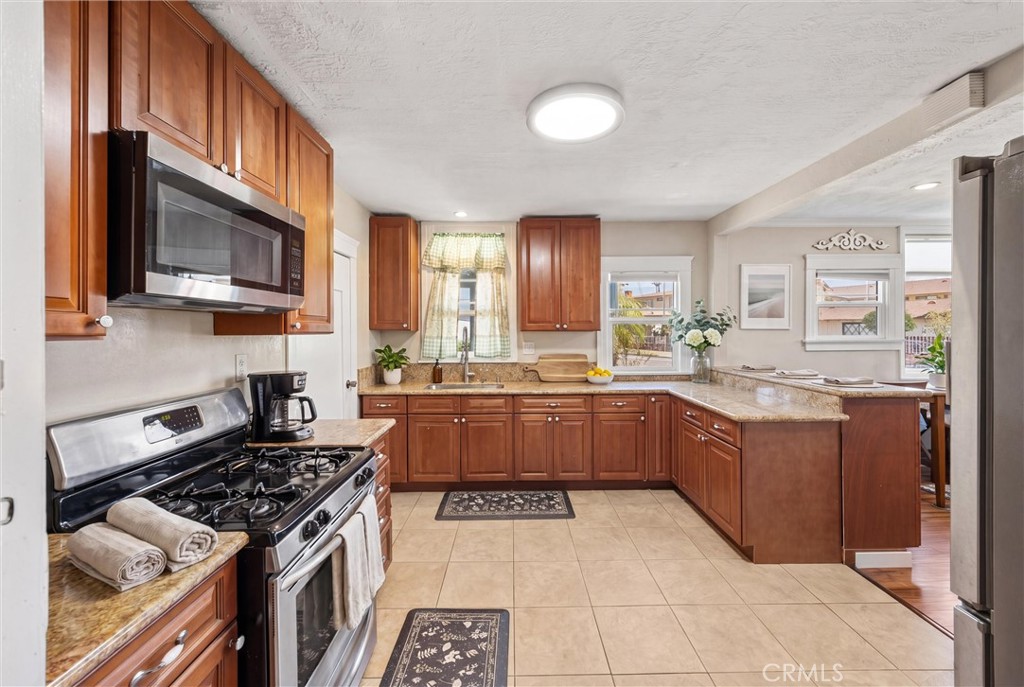 903 N 1st