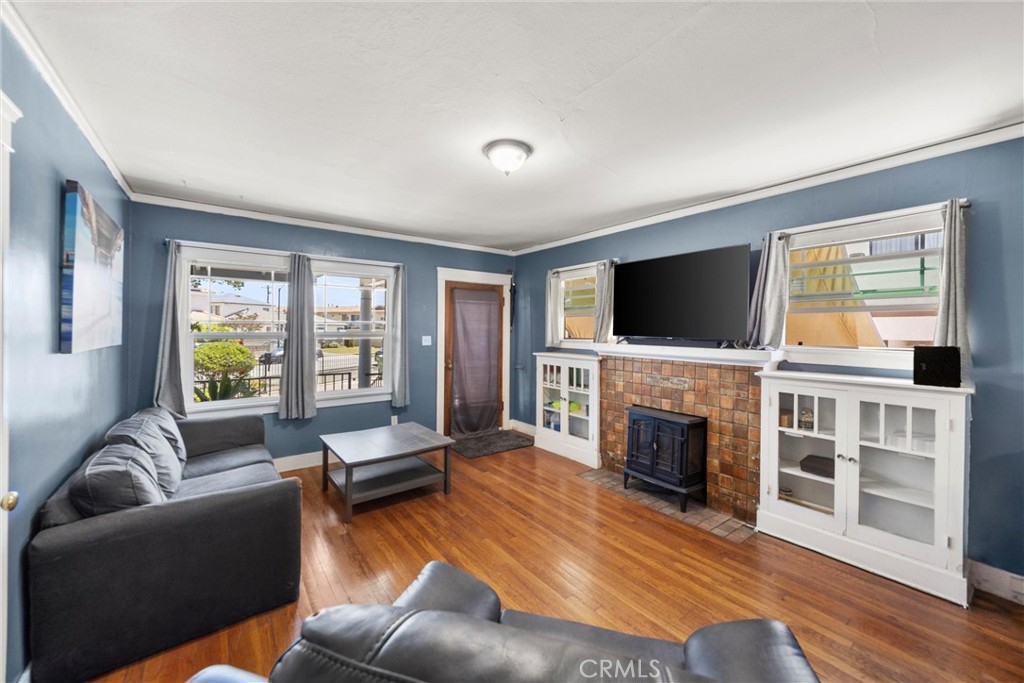 903 N 1st