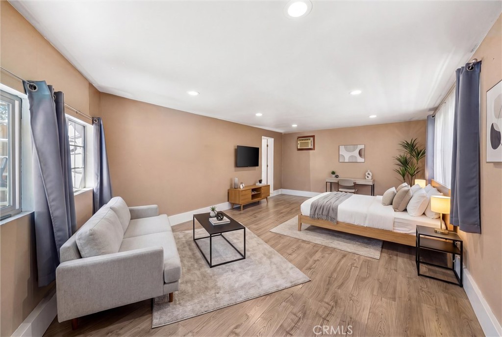 903 N 1st