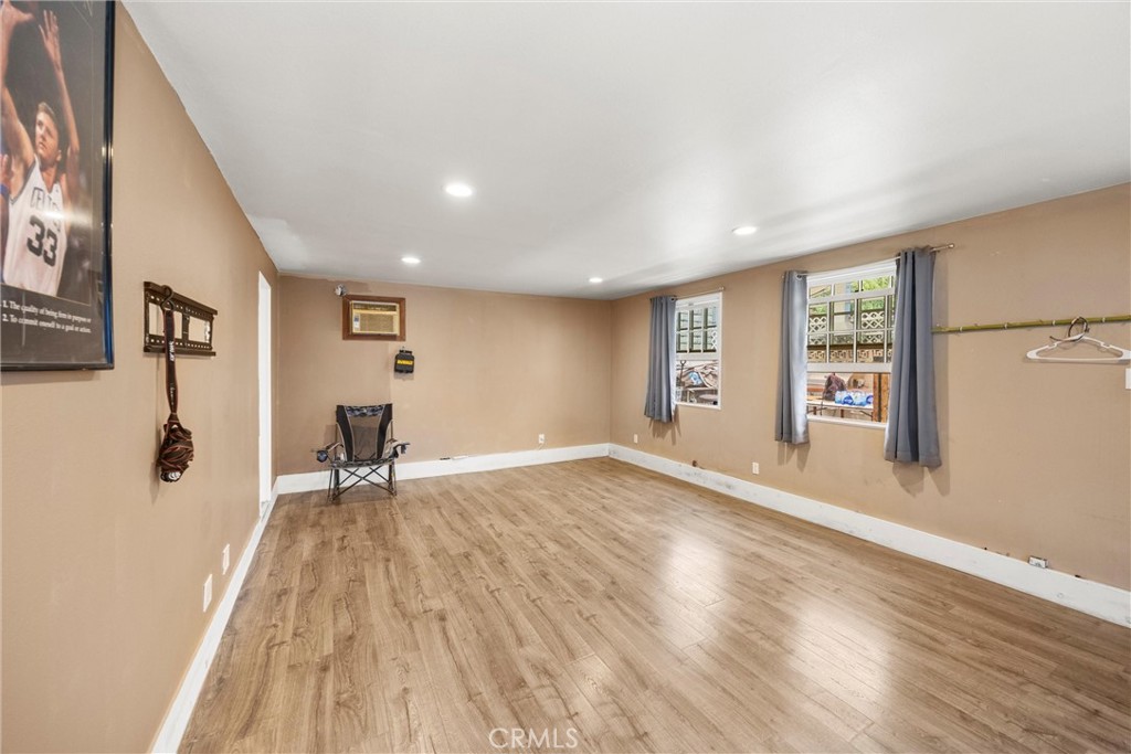 903 N 1st