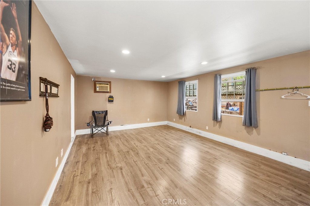 903 N 1st