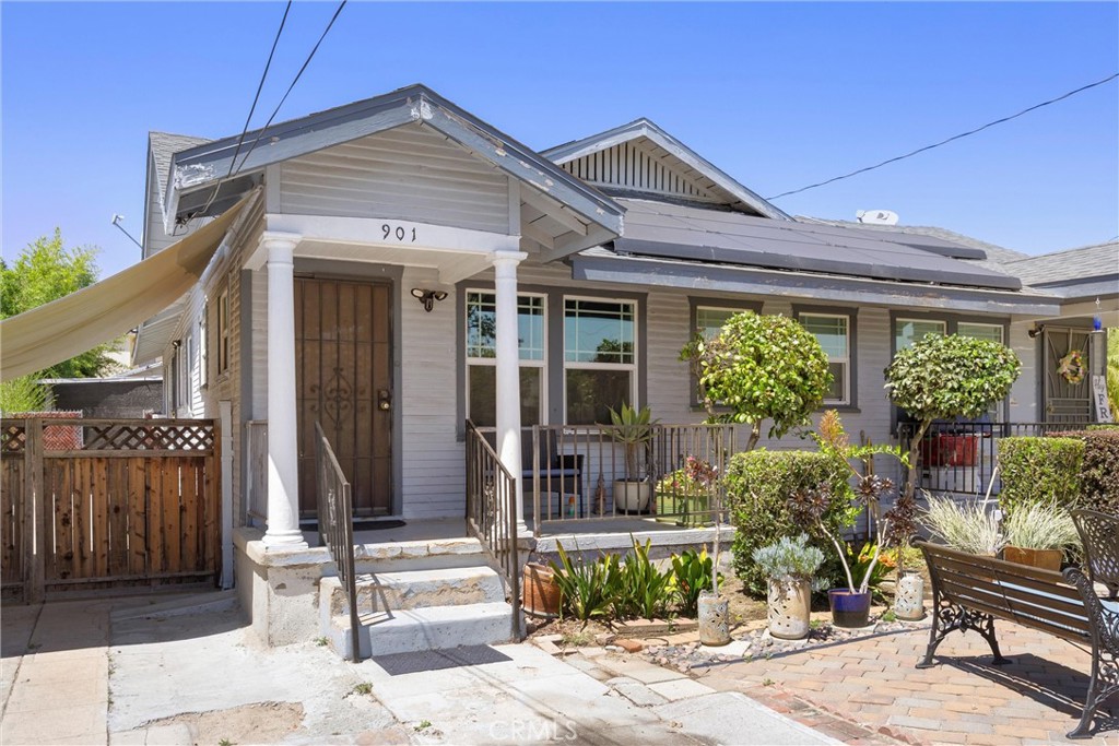 903 N 1st