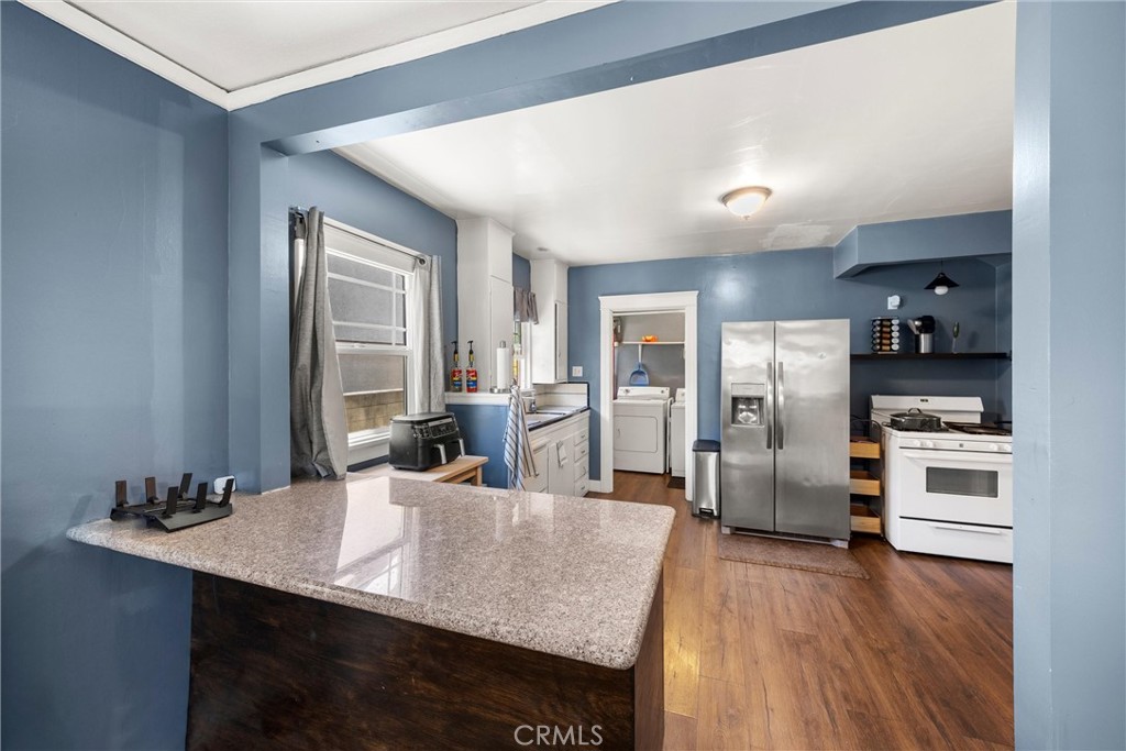 903 N 1st