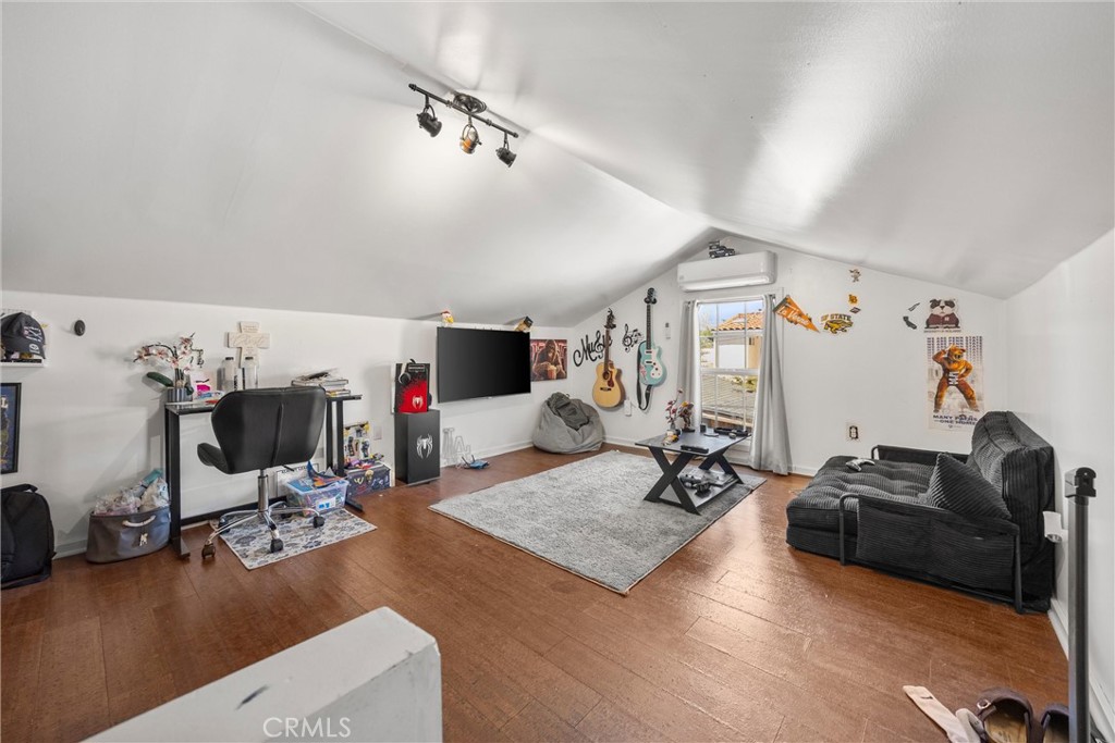 903 N 1st