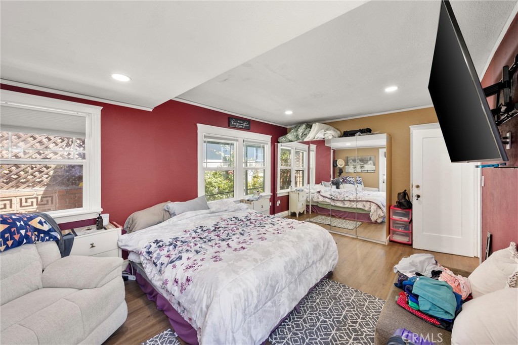 903 N 1st