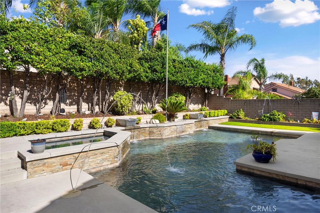 6551 Westmont