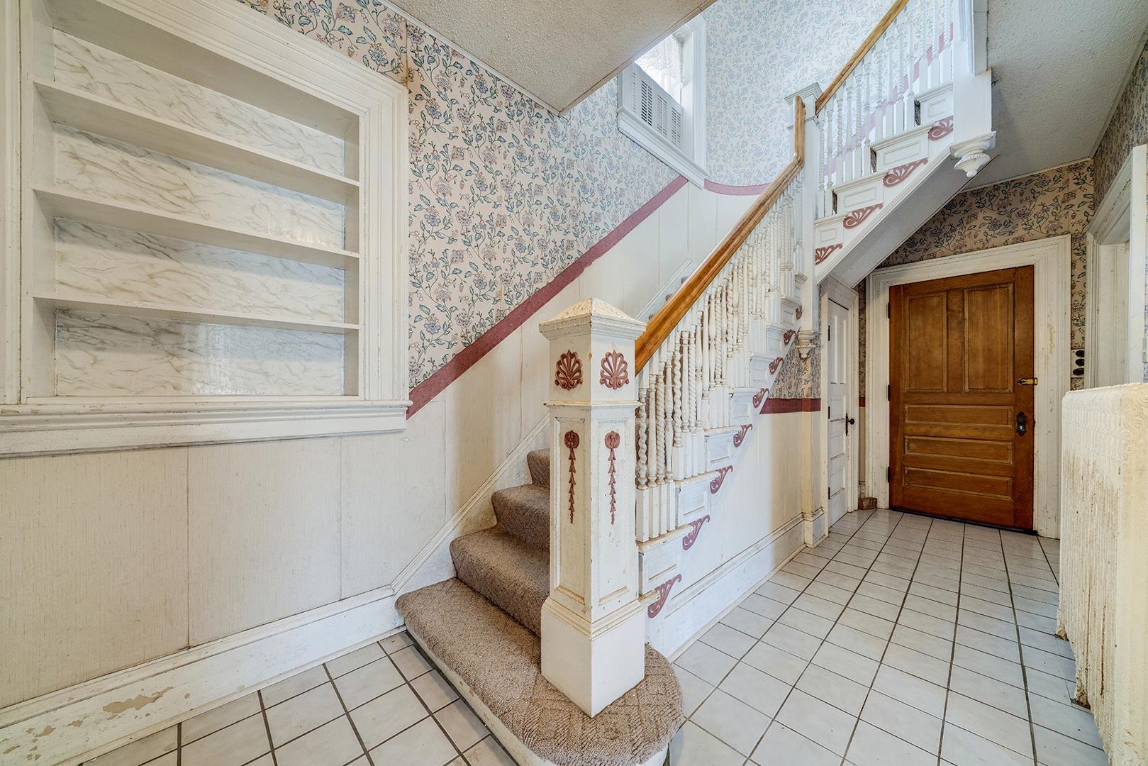 502 W Locust Street
