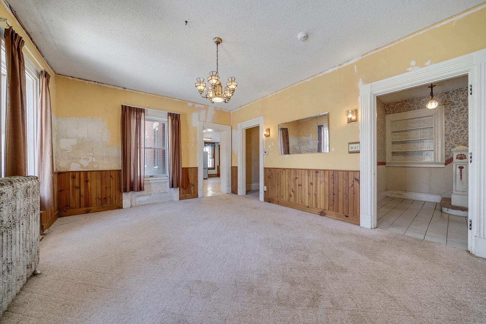 502 W Locust Street
