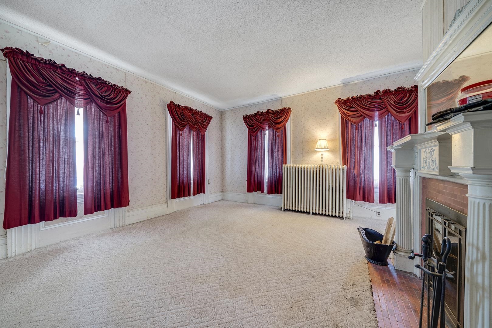 502 W Locust Street