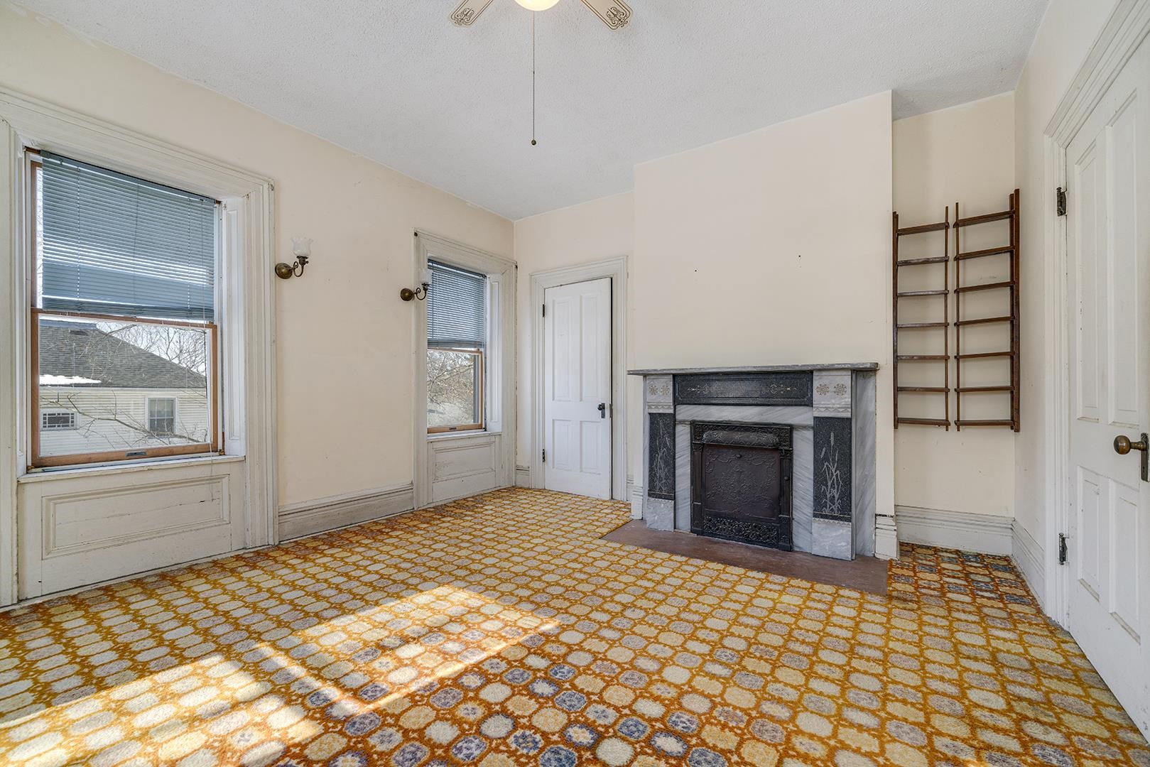 502 W Locust Street