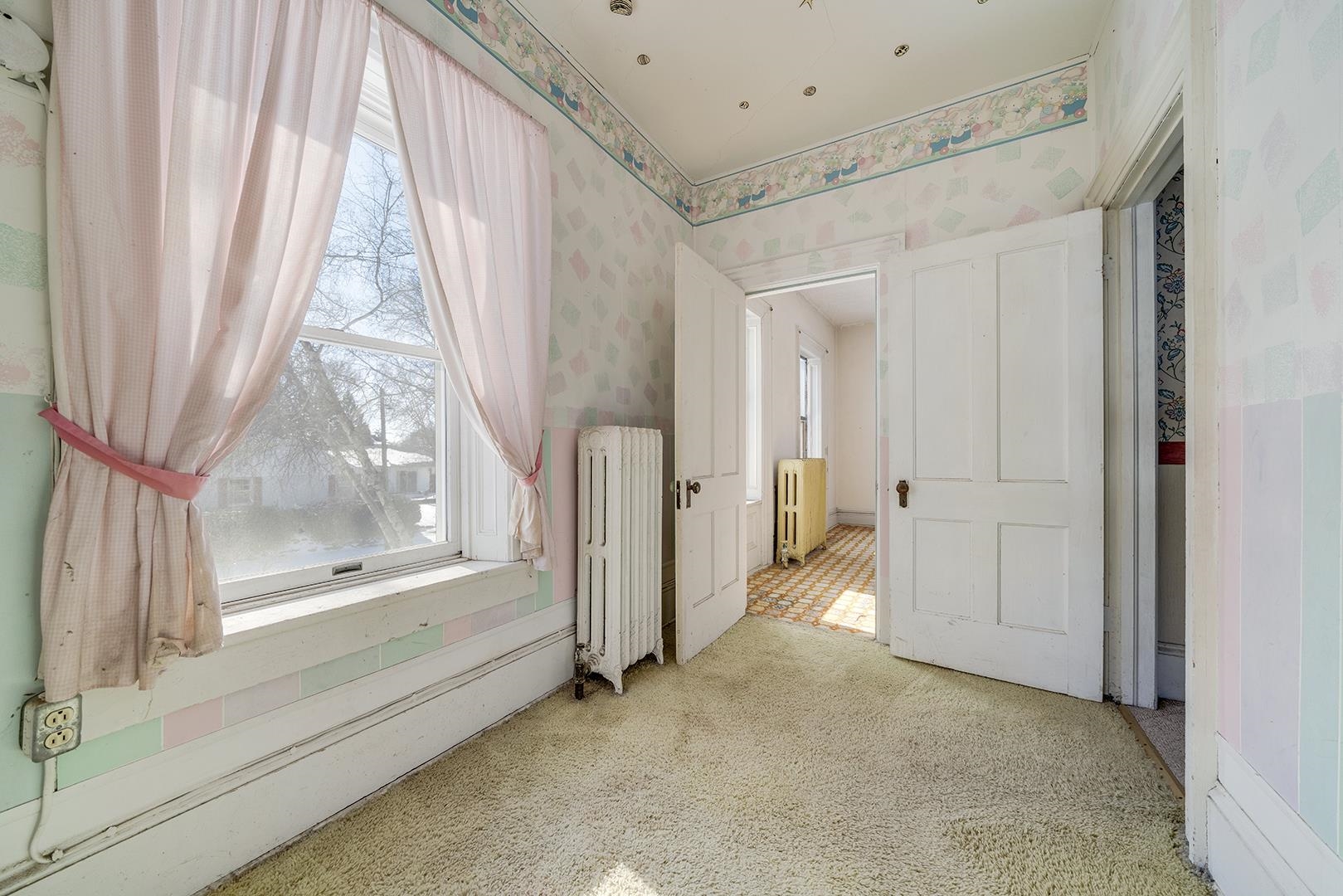 502 W Locust Street