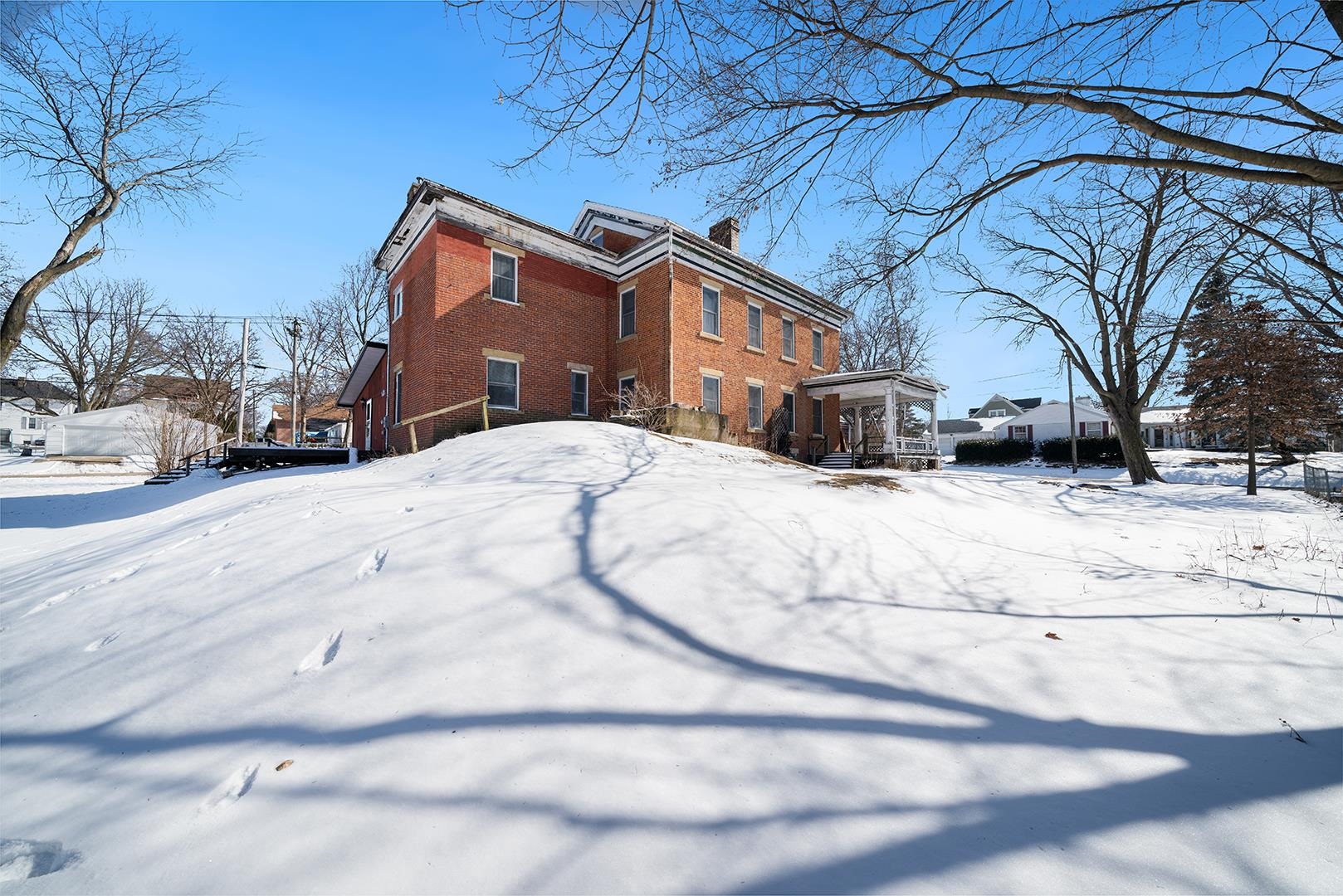 502 W Locust Street