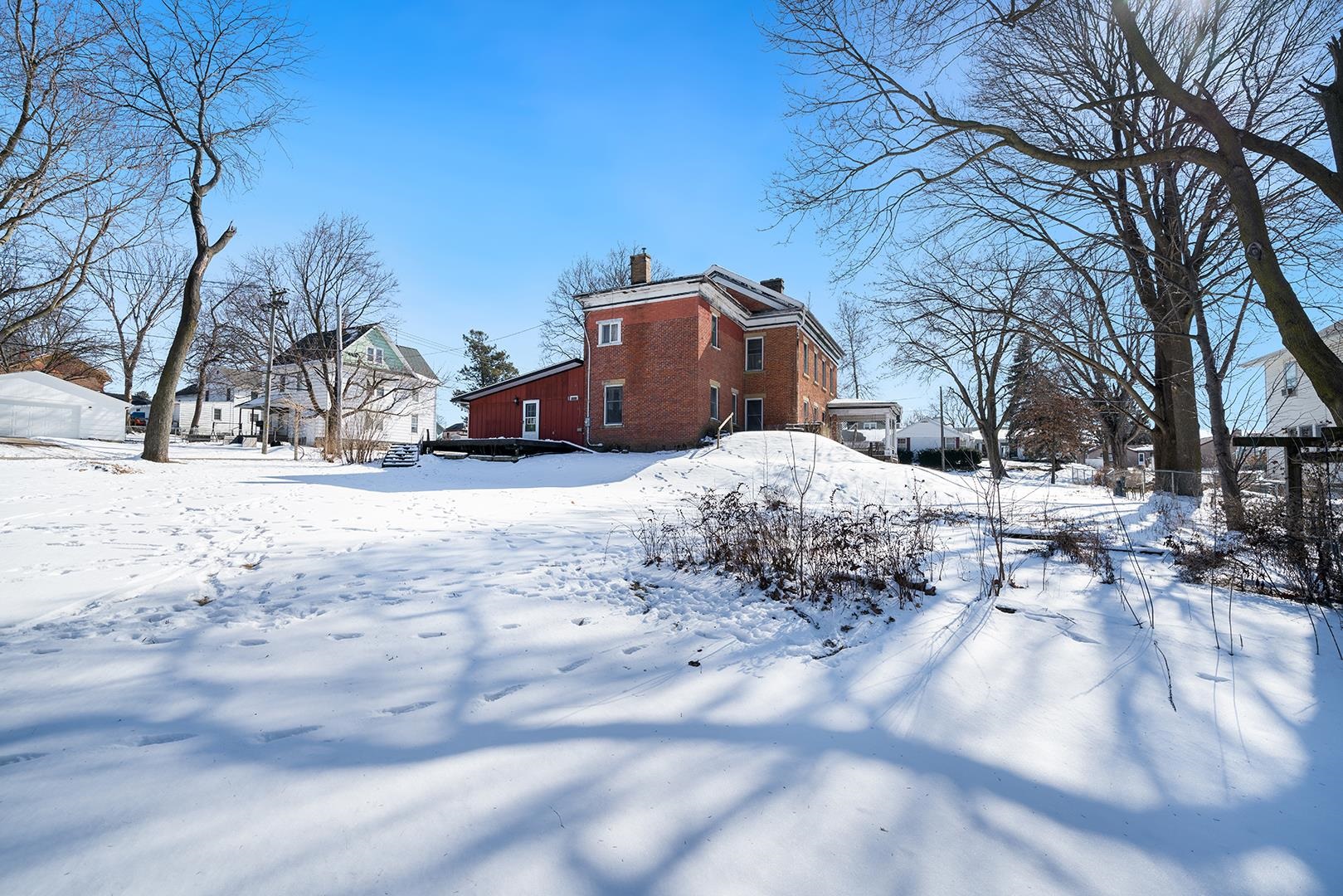 502 W Locust Street