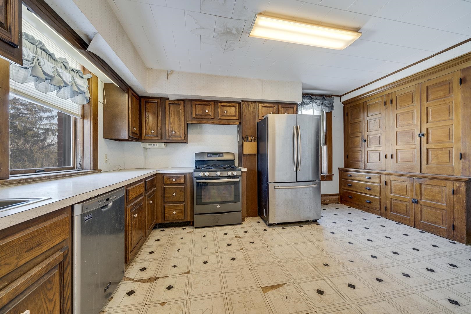 502 W Locust Street