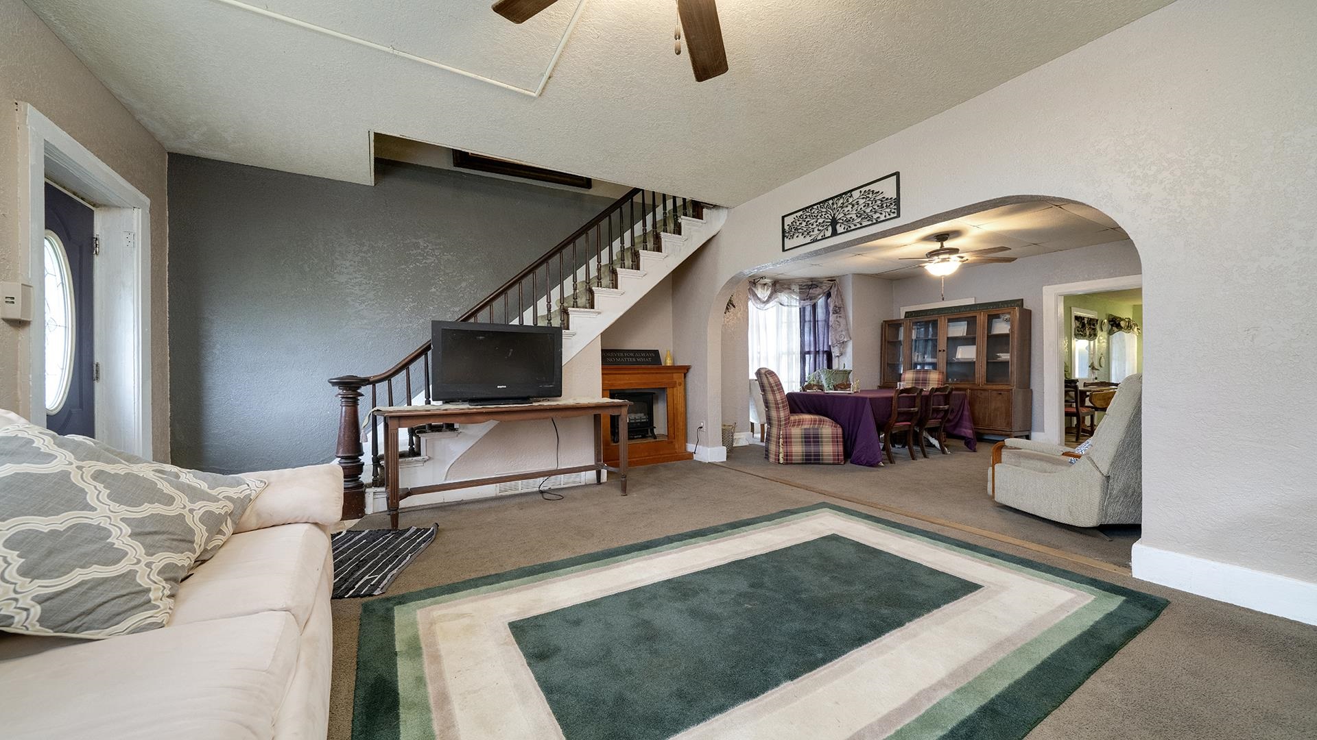 109 S 6th Avenue