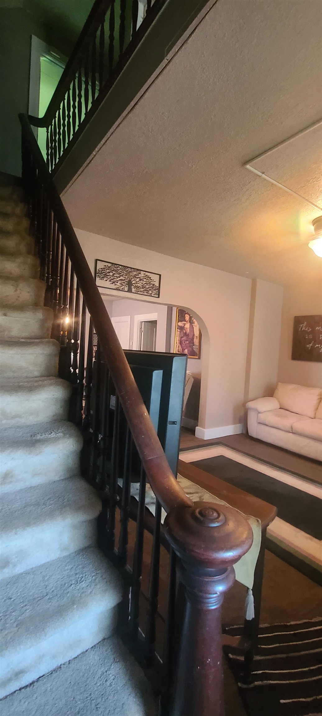 109 S 6th Avenue
