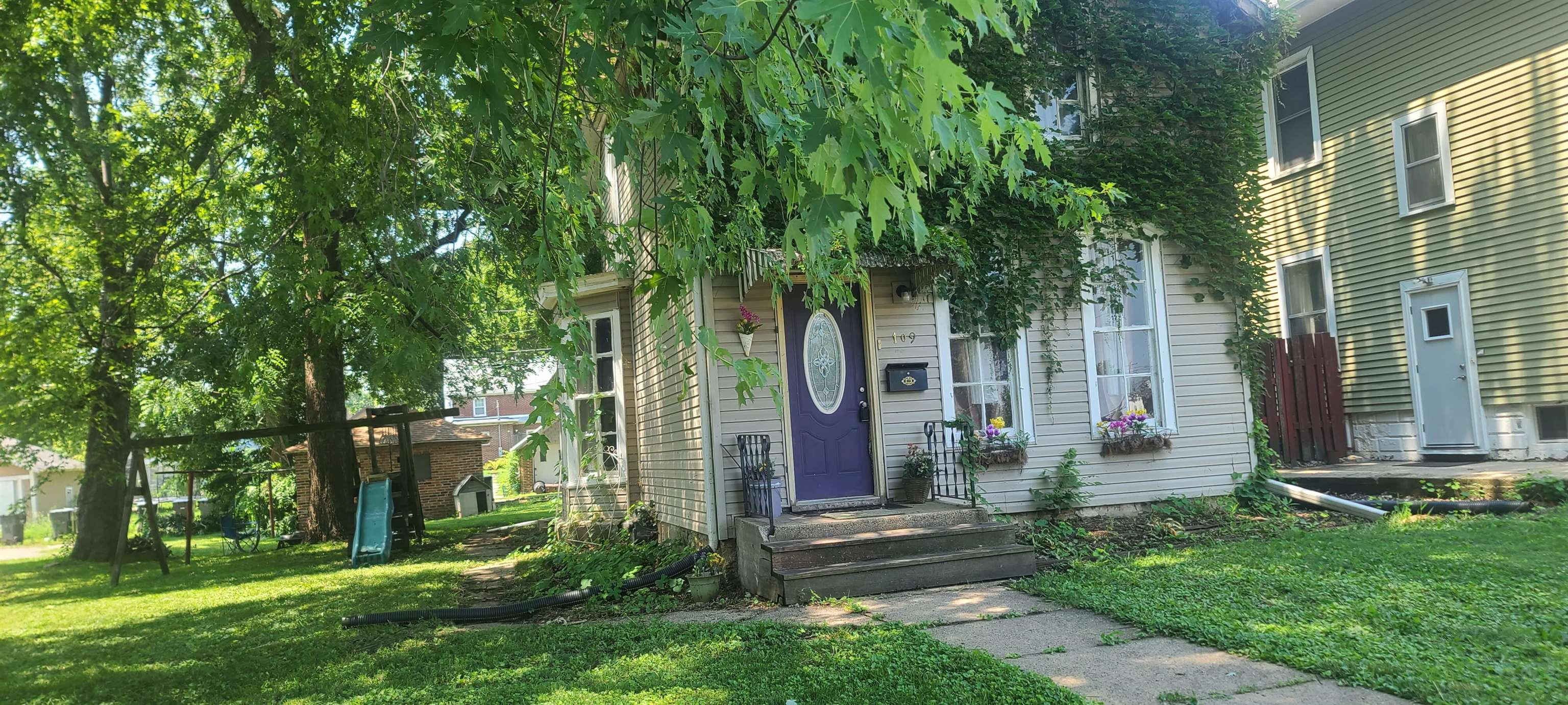 109 S 6th Avenue
