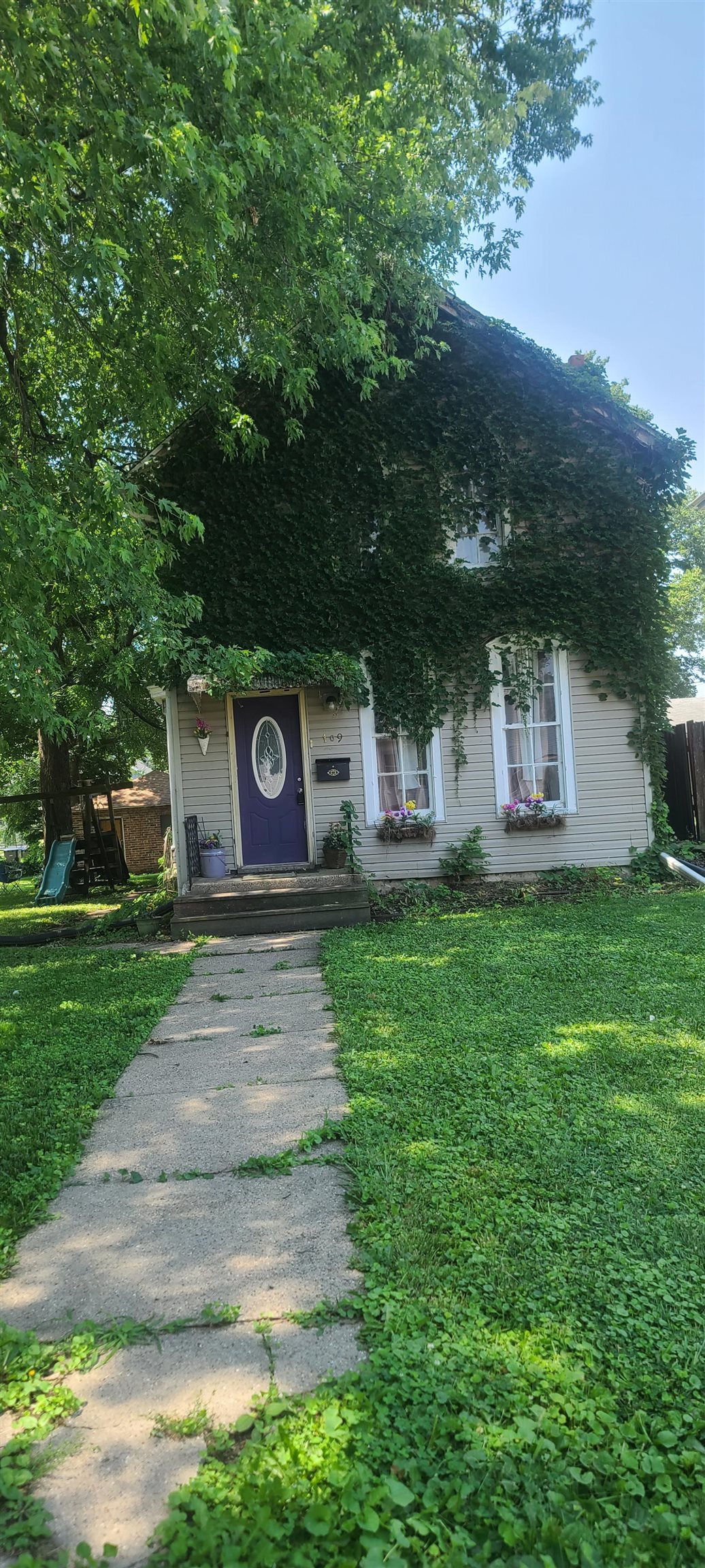 109 S 6th Avenue
