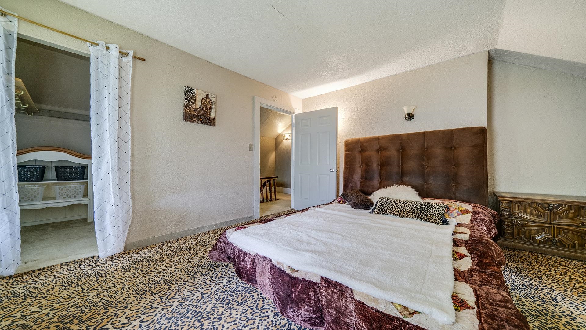 109 S 6th Avenue