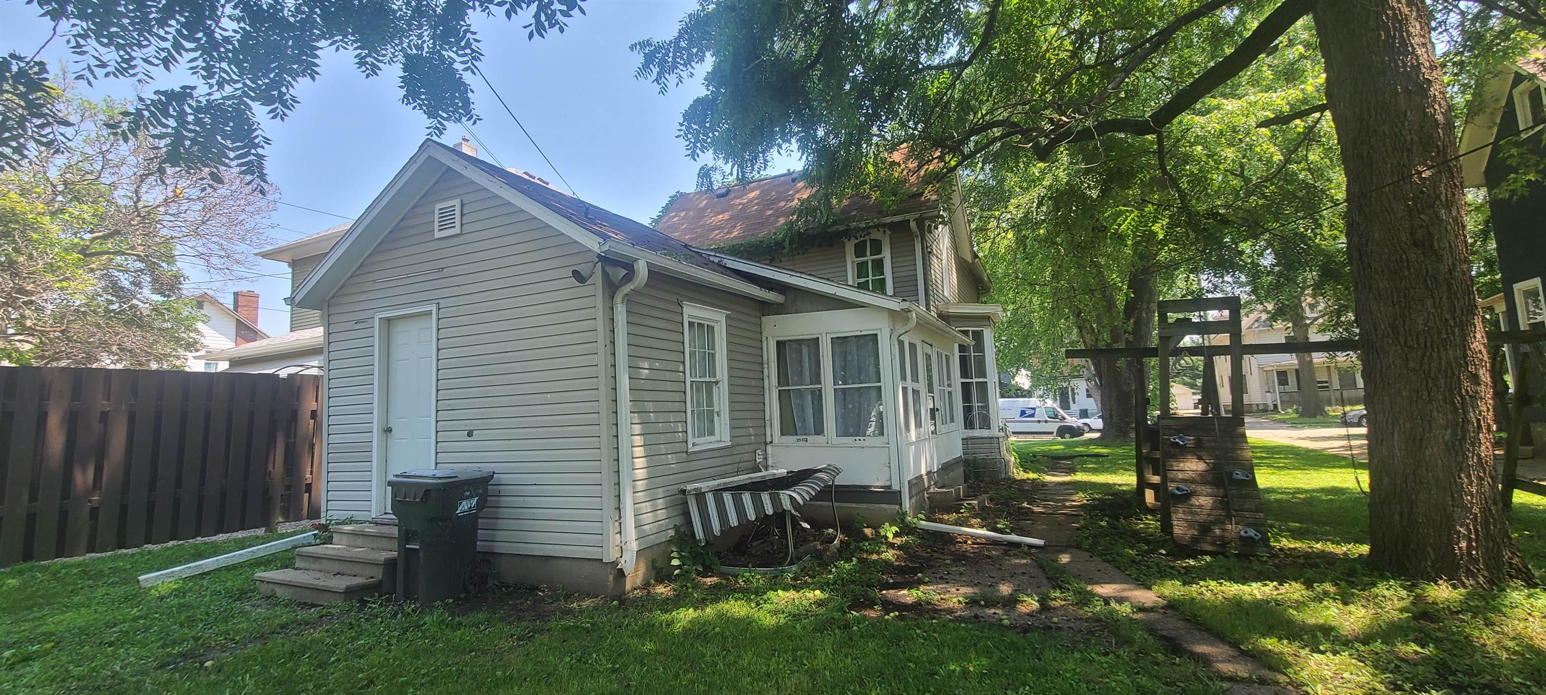109 S 6th Avenue