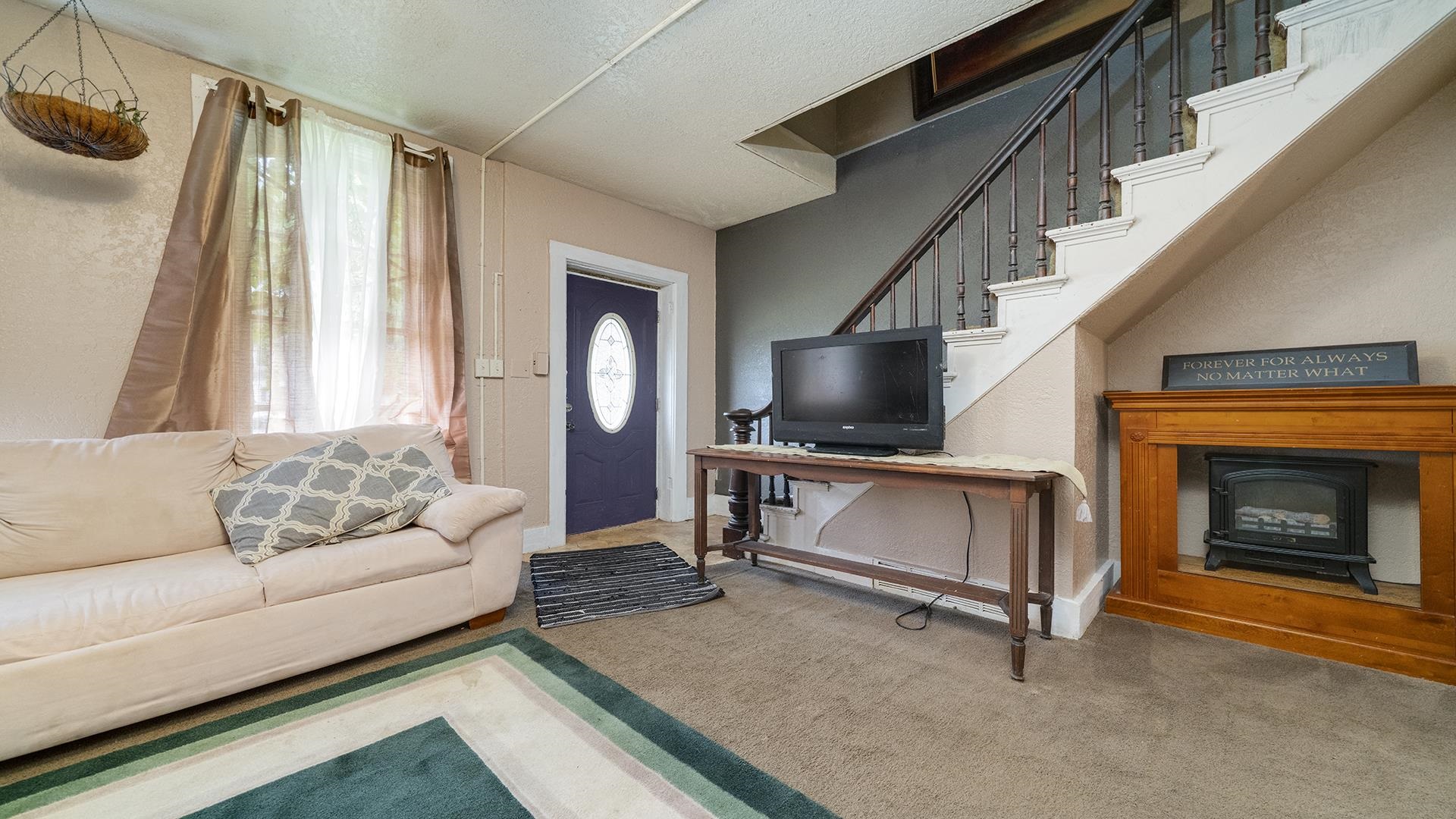 109 S 6th Avenue