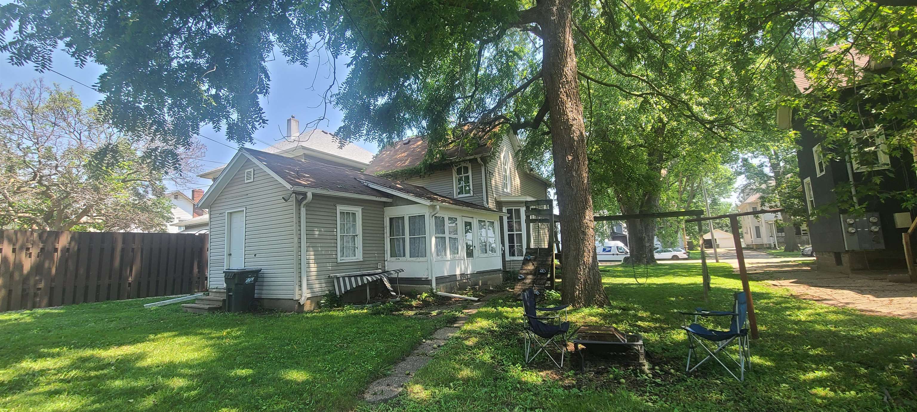 109 S 6th Avenue