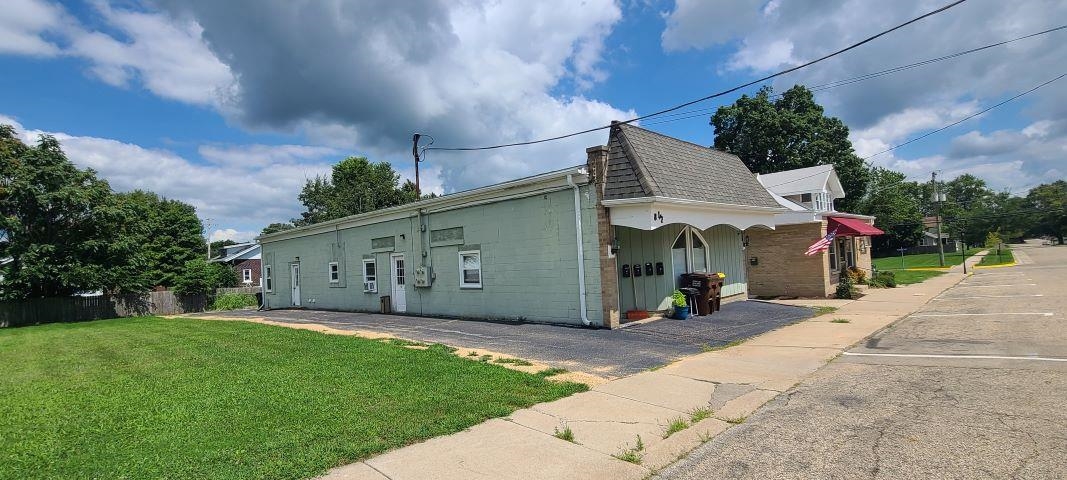 8 1/2 E Main Street