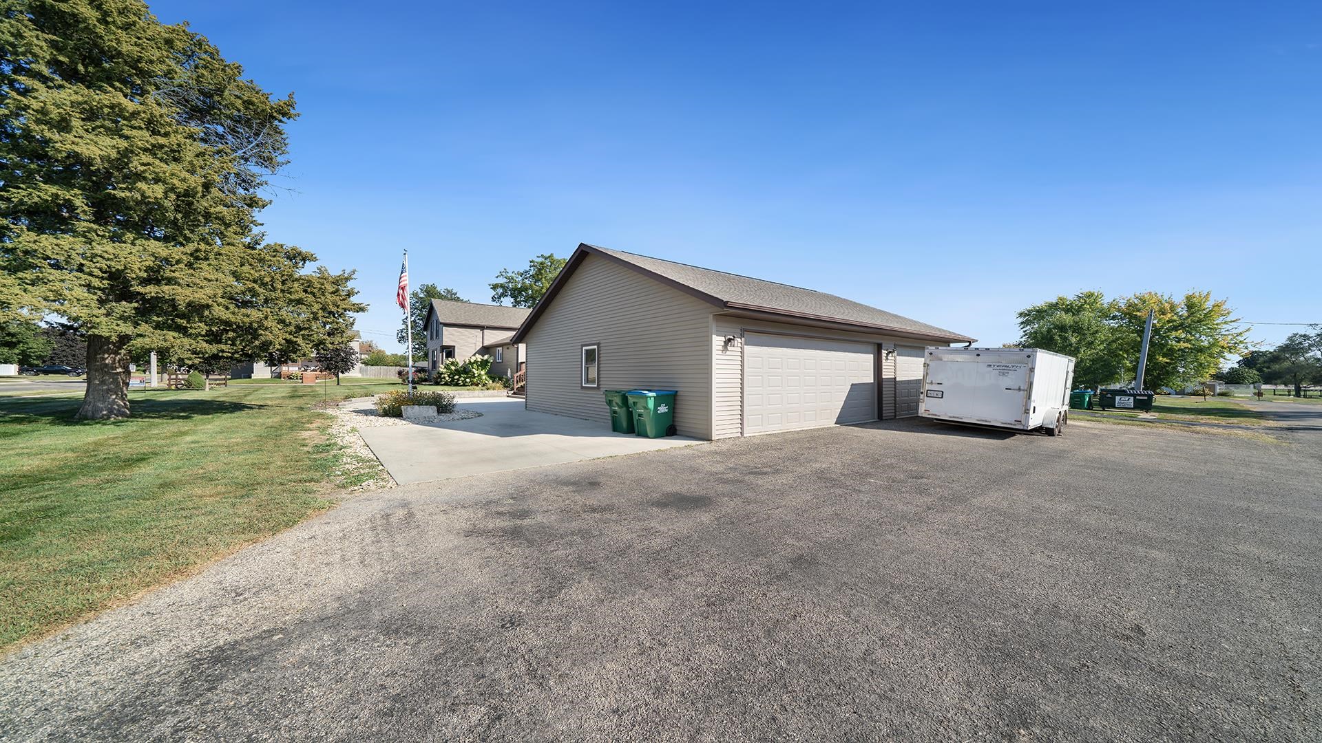 303 S Prairie Avenue