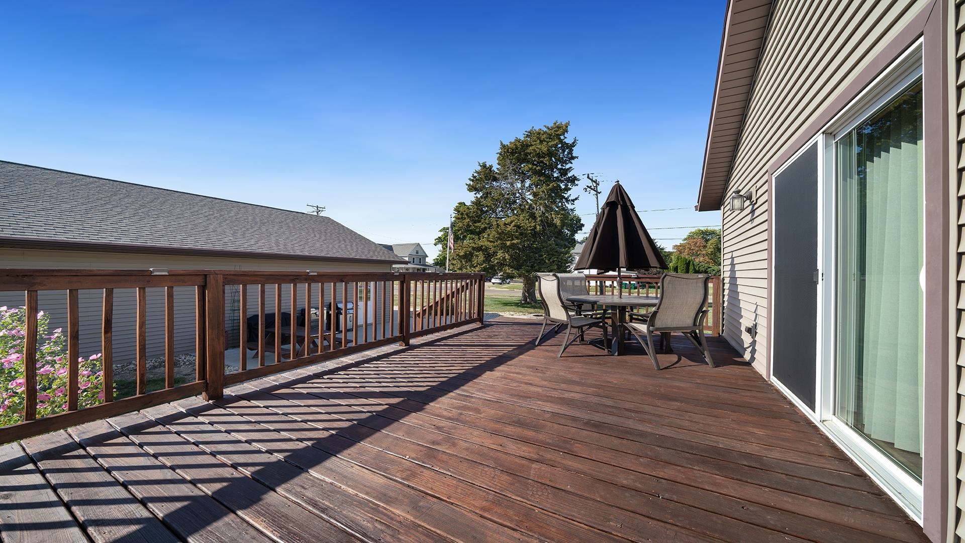 303 S Prairie Avenue