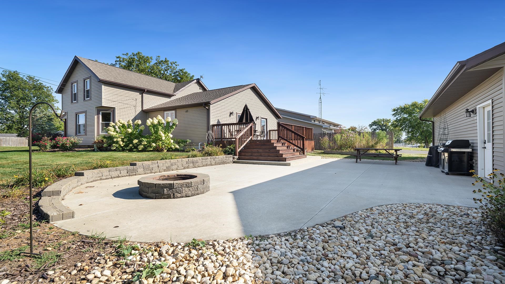 303 S Prairie Avenue