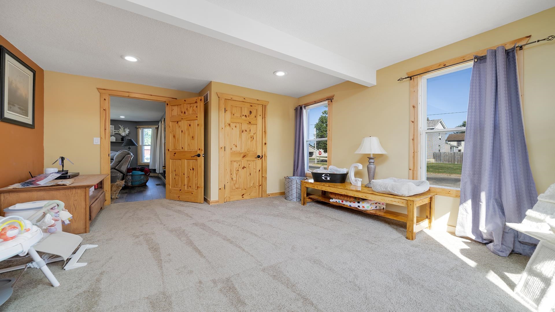 303 S Prairie Avenue
